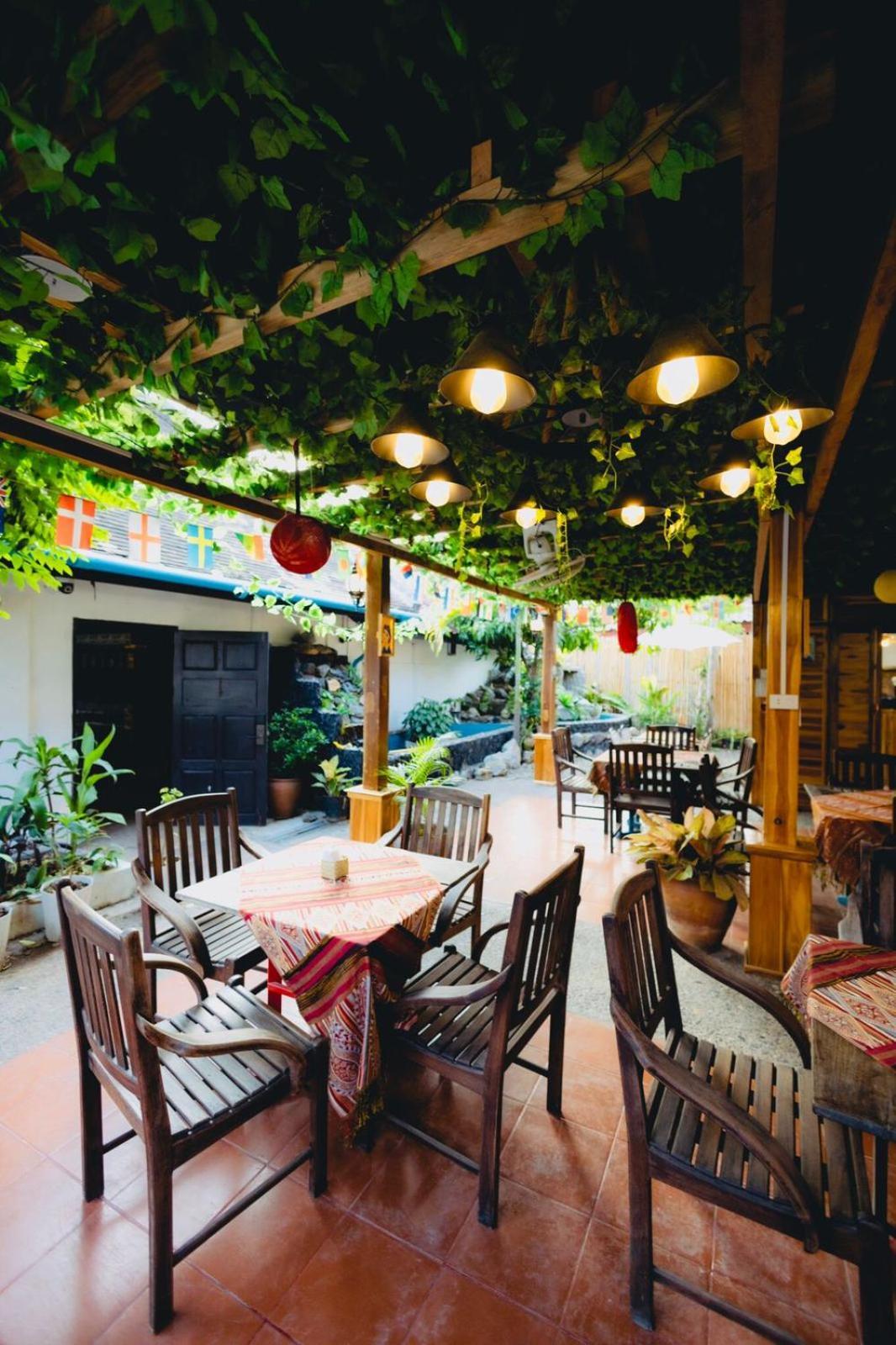 Chanthavong Hostel หลวงพระบาง ภายนอก รูปภาพ