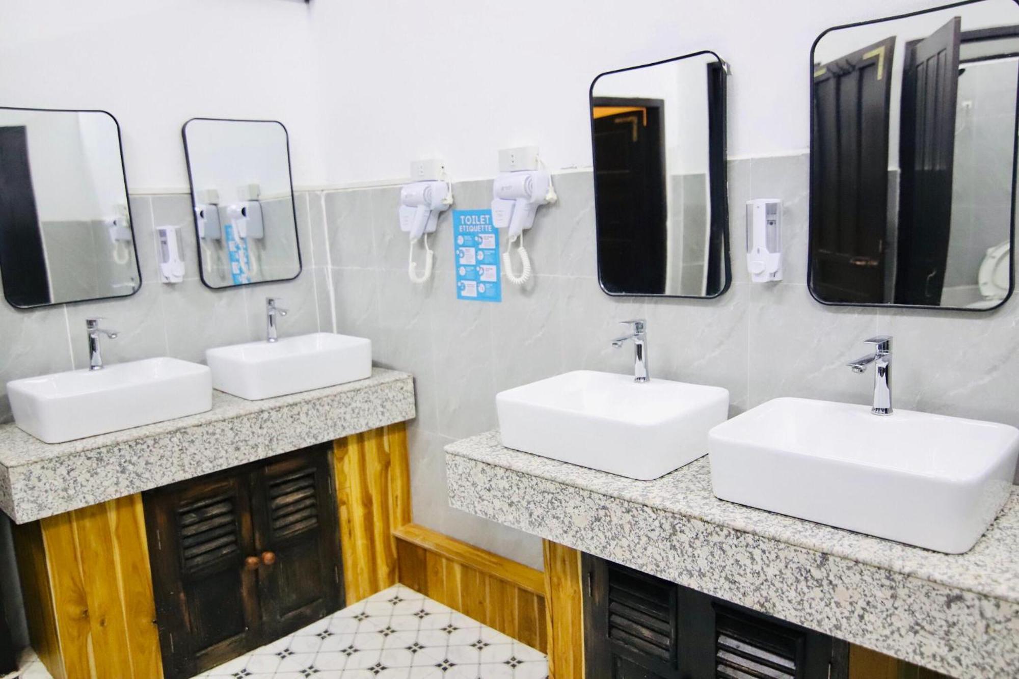 Chanthavong Hostel หลวงพระบาง ภายนอก รูปภาพ